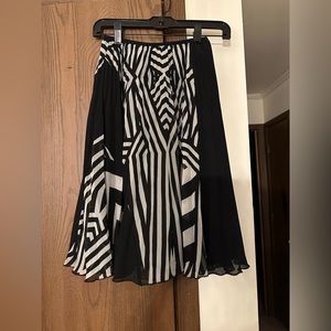NWOT. Never worn white and black pleated Komarov midi skirt